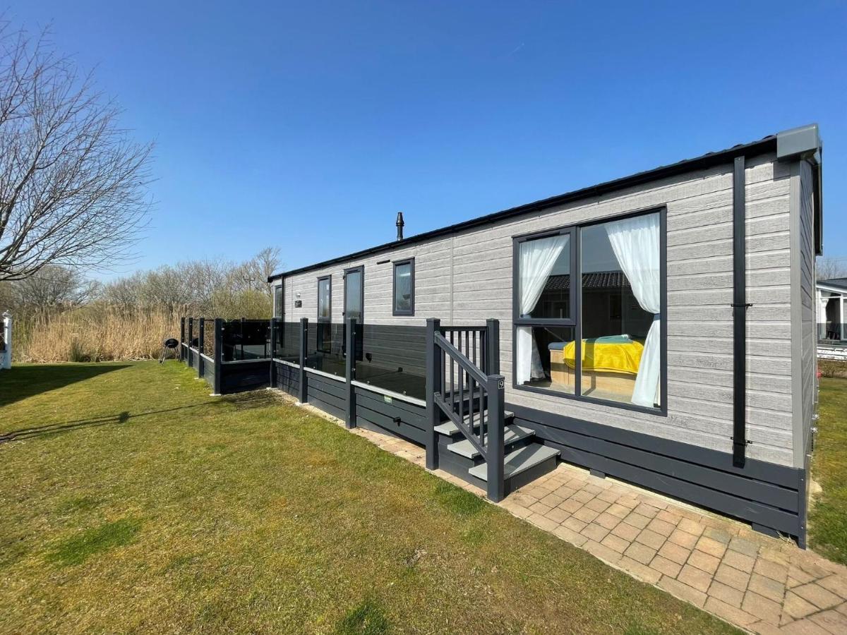 Indulgence Lakeside Lodge I3 With Hot Tub, Private Fishing Peg Situated At Tattershall Lakes Country Park Exterior foto