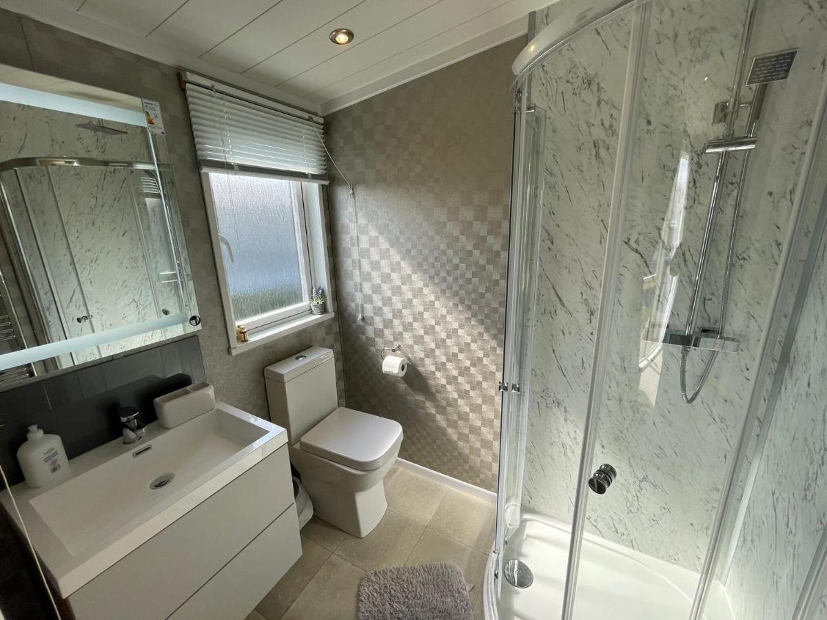 Indulgence Lakeside Lodge I3 With Hot Tub, Private Fishing Peg Situated At Tattershall Lakes Country Park Exterior foto