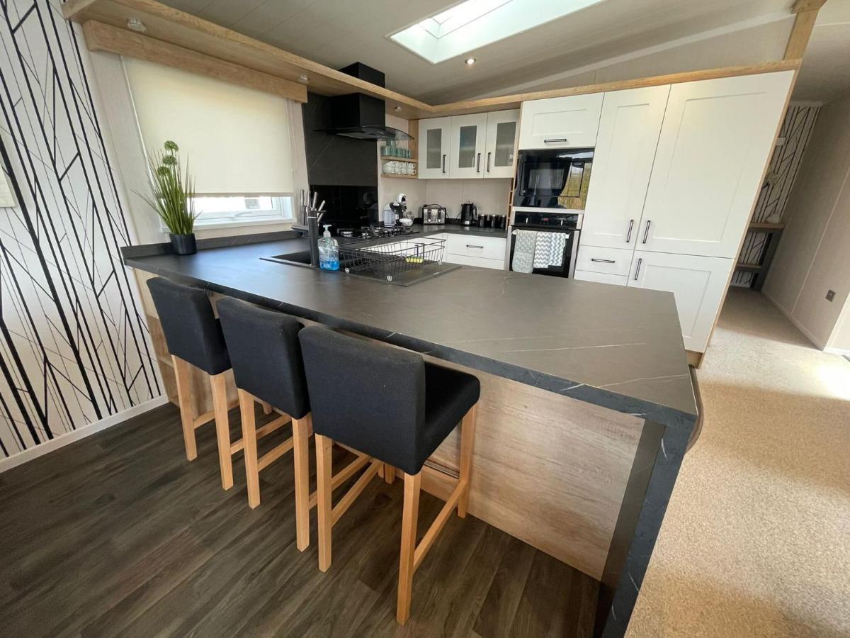 Indulgence Lakeside Lodge I3 With Hot Tub, Private Fishing Peg Situated At Tattershall Lakes Country Park Exterior foto