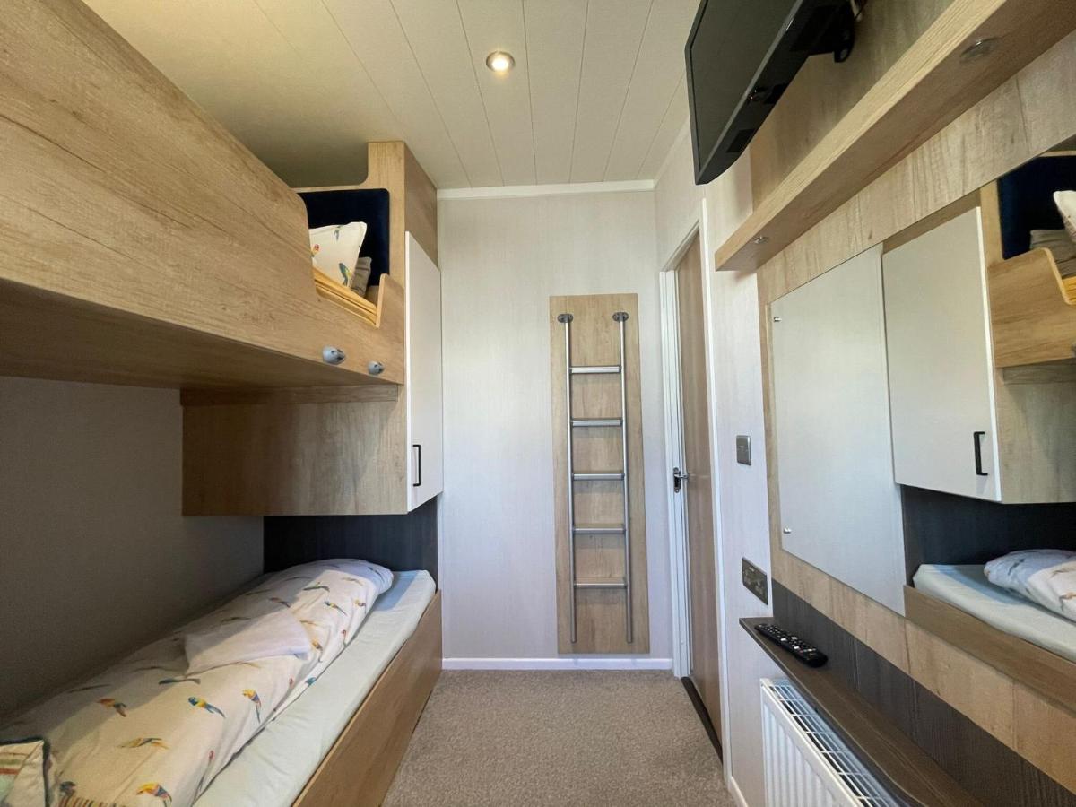 Indulgence Lakeside Lodge I3 With Hot Tub, Private Fishing Peg Situated At Tattershall Lakes Country Park Exterior foto