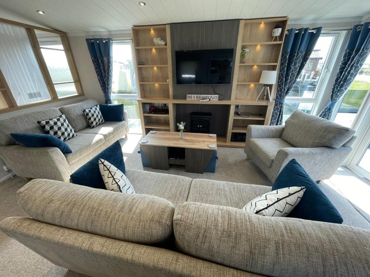 Indulgence Lakeside Lodge I3 With Hot Tub, Private Fishing Peg Situated At Tattershall Lakes Country Park Exterior foto